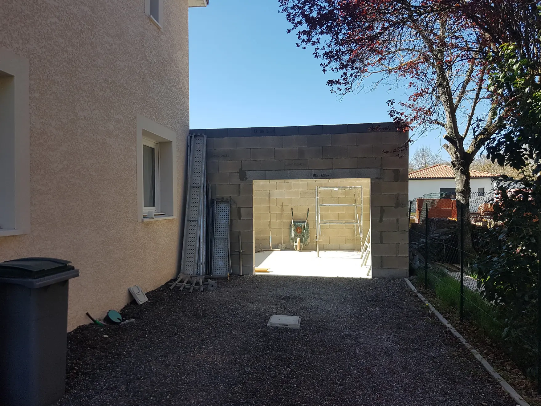 Création d'une zone de retournement + agrandissement terrasse + dalle & garage toiture bac sur Fontenilles